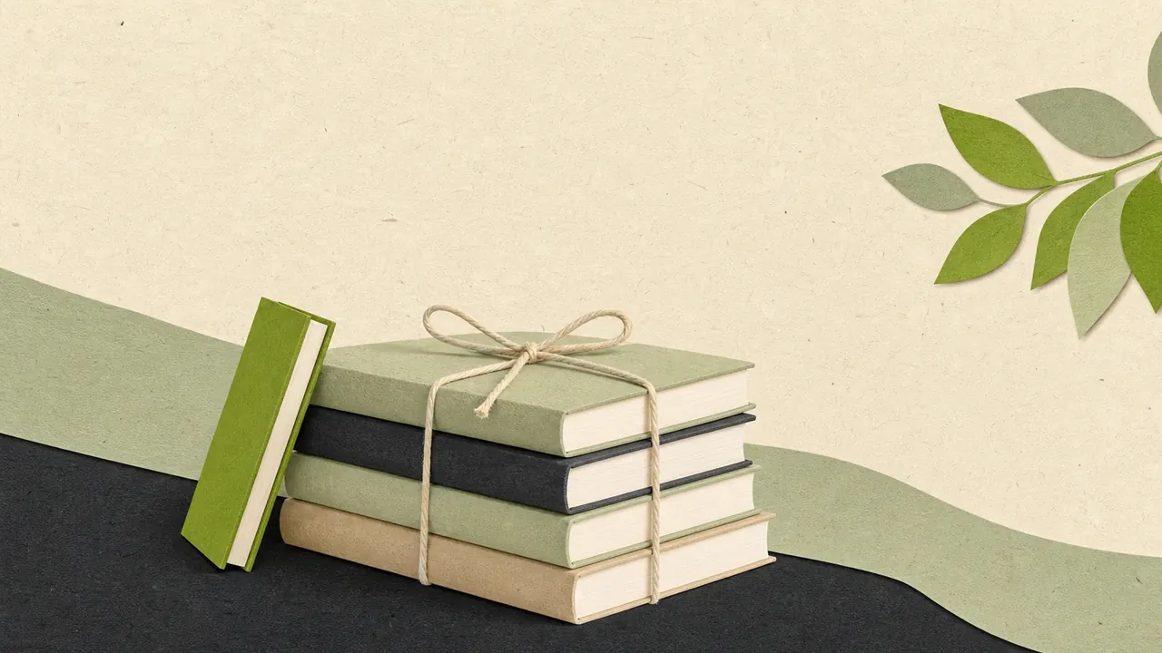 Связка старых книг для повторного использования